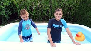 Bath Bomb Challenge Dans La Piscine Video Dailymotion