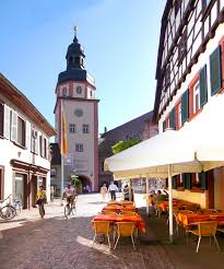 Finde hier alle deutsche bank ettlingen filialen und deren standorte und öffnungszeiten. Stadttor In Ettlingen Am Rathaus Ettlingen Liegt Nur Wenige Kilometer Von Karlsruhe Entfernt Eine Sehr Hubsche Schone Orte Bodensee Urlaub Schonen Urlaub