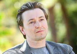 1.детство и юность 2.карьера в театре 3.карьера в кино 4.личная жизнь. Sergej Bezrukov Aktyor Prodyuser Biografiya Rossijskie Aktyory Kino Teatr Ru