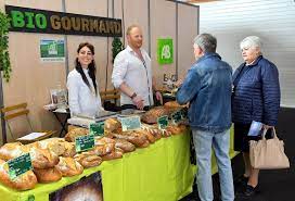 Among her presence in the salon, jill also works dancing with the stars, red carpet events, oversees direction of the beauty coach video series, tours with beauty coach and is an educator with 901 academy. Salon Bio And Co Avec France Bleu Lorraine A Metz Expo