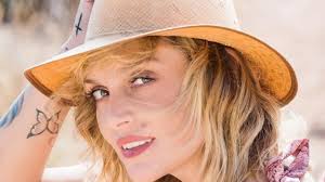 Ξαναδείτε στο ant1 web tv τις αγαπημένες σας εκπομπές από το πρόγραμμα του ant1. Eleonwra Zoyganelh Idoy To Romantiko Love Story Me Ton Mellonta Syzygo Ths