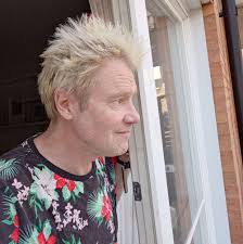 Tycker en påminnelse om Juni 1983 är på sin plats. 😂 Jag bakom trummorna.  Staffan Westfält utanför bild. Anders persson gitarr, Mats Elfqvist på bas  och Kingen på piano.