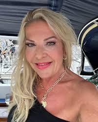 Linda Donner's Instagram, Twitter & Facebook