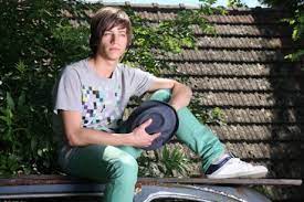 Absolutní vítězkou se stala tatiana vilhelmová, která vystoupila jako zpěvačka zuzana navarová. Serial Horakovi Fotoalbum Herci Radek Milan Peroutka