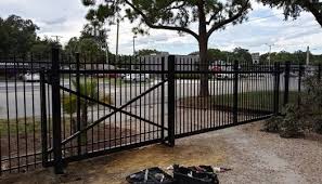 Find and connect with tampa's best fence companies. Tampa Aluminum Fence Installation Aluminum Fences