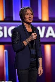 He is the youngest son of marienne and robert bob urbahn. Keith Urban Unveils New Tribal Ink Design In His Hands At The 56th Country Music Awards Academy London News Time