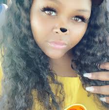 Lynette Prescott's Instagram, Twitter & Facebook