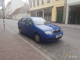 The front end got more angry headlights, a new grille, and new bumper. Skoda Fabia Combi