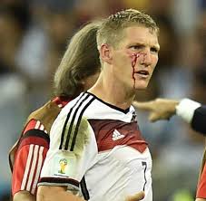 Bayern legend bastian schweinsteiger takes aim at joachim low for mishandling the german national team. Bastian Schweinsteiger Vier Kandidaten Als Kapitans Nachfolger Welt