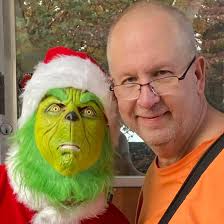 What camera and lens are recommended for taking pictures of planes and  animals?