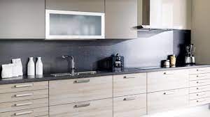 Tour à tour chic, moderne, slow ou vintage, elle s'autorise tous les styles déco. La Cuisine Moderne Est En Bois Clair Diaporama Photo