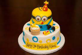 When i saw this cake, i was floored! Minion Birthday Cake 1st Birthday Minion Cake Custom Cakes Pinterest Birthday Entitlementtrap Com Minion Birthday Cake Cool Birthday Cakes Minion Cake