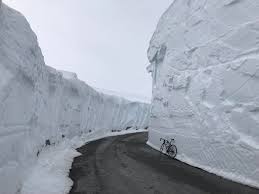 Den populære turistveien lysevegen går fra lysebotn i forsand i ryfylke innerst i lysefjorden til sirdal. Lysevegen Norway Bicycling