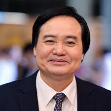 Phùng xuân nhạ bắt đầu sự nghiệp giáo dục của mình với công việc là giảng viên tại trung tâm bồi dưỡng lý luận. Phung Xuan Nháº¡