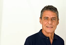 Ouça músicas de chico buarque como joão e maria, construção, apesar de você, cálice, geni e o filho de sérgio buarque de holanda, um importante historiador e jornalista brasileiro e de maria. Chico Buarque Brazil S I Malandro I And Icon Music Literature