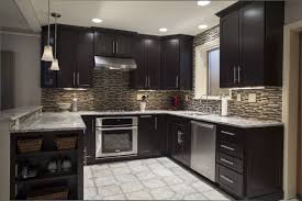 A Medium Kitchen With Dark Cabinets And Light Floor Make For A Classy Kitchen Kitchen Cabinets And Backsplash Espresso Kitchen Cabinets Kitchen Design