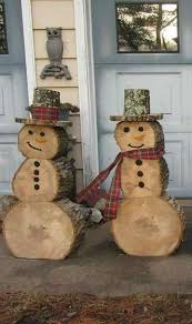 17 Decorations De Noel Diy Avec Des Rondins De Bois Decoration Noel Decoration Noel Exterieur Deco Noel Exterieur