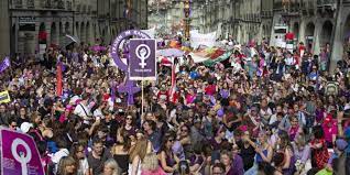 Am frauenstreik 1991 lassen viele frauen ihre arbeit liegen und gehen für ihre anliegen auf die strasse. Frauenstreik Schweiz Rekord Emma