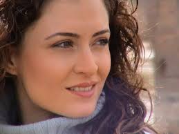 Ceyda'nın baba tarafı selanikli, anne tarafı kırklarelilidir. Ceyda Duvenci Biliyon Net Mobil