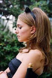 5 More Surprisingly Chic Ways To Wear A Simple Ribbon In Your Hair Wear A Wide Ribbon As A Headband Hair Inspiration 1960s Hair Hair