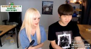 15일 청와대 홈페이지에는 유튜버의 허위사실 방송으로 자영업자가 피해를 보지 않게 법과 제도를 만들어달라라는 제목의 국민청원 글이 올라왔다. í¬ëª¨ìŠ¤ Bj ì´ì§€ìƒ ì—¬ìžì¹œêµ¬ã„·ã„·