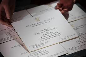 Schreiben sie petra und erklären sie: Prinz Harry Meghan Markle Ihre Hochzeitseinladungen Sind Gedruckt Gala De