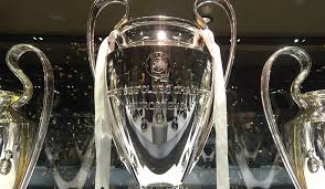 Der champions league pokal jedes jahr richtet die uefa im europäischen fussball aus. Kein Platz Mehr Real Madrid Muss Europapokal Vitrine Umbauen Real Total