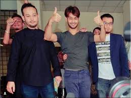 Selain fadzil zahari, farid kamil mempunyai tiga orang adik lagi iaitu dr azman aizuddin, dr anis anwar dan adik bongsu, nurdianah. Nampak Muka Farid Kamil Tenang Fadzil Zahari Berita Viral