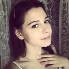 Vanessa Crespo (@Vanee_Crespoo)