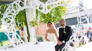 Die eiserne hochzeit liegt zwischen der diamantenen hochzeit (60. Was Ist Die Ideale Sitzordnung Bei Der Trauzeremonie Festlich Ohne Pastor