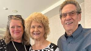 Eloise Crossley's Instagram, Twitter & Facebook