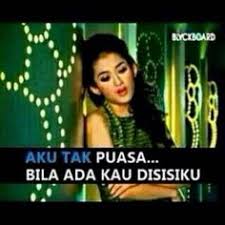 Setelah sebelumnya gambar lucu 11 juni 2016 hari ini tanggal 12 juni 2016 saya juga ingin menampilkan meme lucu godaan yang biasa bikin batal puasa untuk kalian pengguna bbm atau. 17 Ide Lebaran Gambar Lucu Lucu Meme Lucu