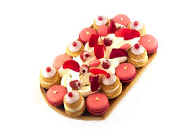 St Honore Pate Feuilletee Choux Vanille Confit Fruits Rouge Ganache Montee Vanille Macarons Ganache Framboi Patisserie Beau Gateau Ganache Framboise