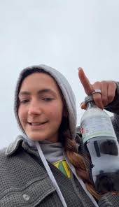 Honey, I see you viewing my post and you can't even say hi? Don't tell me  you've stopped loving me 💔 It's me, Laura farm I love you all  deeply..always and forever