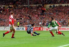 Find the perfect 1993 fa cup final stock photos and editorial news pictures from getty images. Arsenal 1 Sheffield Wed 1 In May 1993 At Wembley David Hirst Squeezes Home The Equaliser After 61 Minutes In The Fa Cup Final Fa Cup Final Cup Final Fa Cup