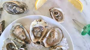 Do not leave oysters, whether raw or cooked, out at room temperature for more than two hours or for more than one hour on a hot day above 90 degrees fahrenheit.keep raw oysters in the refrigerator or in a cooler with ice until ready to eat, and then serve them on ice. Guide To Shucking Oysters With Ease