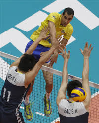 Seis efetivos (sendo um líbero) e seis suplentes.em quadra, portanto, ficam dois times de seis jogadores. Jogos De Volei Ao Vivo Das Olimpiadas Onde Assistir Programacao E Horario Olimpiadas Esportes O Povo