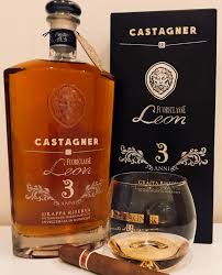 Vor der destillation werden die trester geräuchert und erhalten. Castagner Distillery Italian Grappa