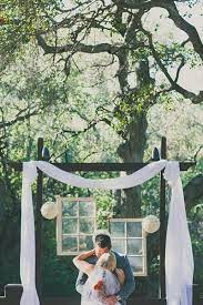 Vintage Finds Old Windows As Wedding Decor Diy Wedding Backdrop Romantic Backyard Wedding Reception Backdrop