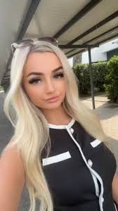 Ells (@elliegingell)