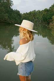 White Cowboy Hat Chic Style In 2020 Outfits With Hats Photoshoot Outfits Hat Outfits Summer