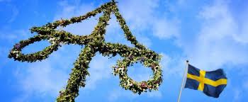 Klä en midsommarstång i miniformat med blommor och vackert att dekorera bordet med och perfekt om det inte finns utrymme för en stor midsommarstång. Varfor Har Vi Midsommarstang Argo Konst