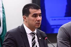 A subcomissão é composta 9 deputados e são titulares luis miranda (dem), celso sabino(psdb) reduzir impostos e gerar crescimento econômico é a nossa missão, disse o deputado luis miranda. Luis Miranda E Acusado De Dar Golpe Milionario Em Investidores
