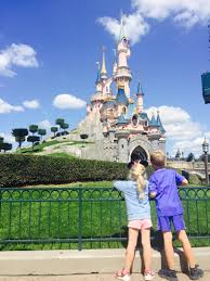 Frontierland in tokyo disneyland staat bekend onder de naam westernland, omdat het woord frontier geen precieze vertaling kent in het japans. Disneyland Parijs Tips Vertrek Goed Voorbeid Naar Disneyland
