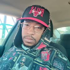 Who are some good male R&B artists?