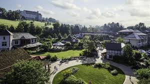 With more than 100 decorated trees, 10,000 ornaments, 100,000 twinkling holiday lights, and an array of festive christmas. Meetings And Events At Biltmore Featuring The Inn And Village Hotel On Biltmore Estate Asheville Nc Us