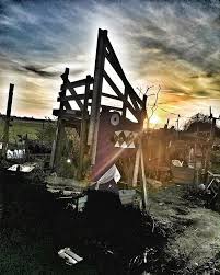 The Last Day Of The Dinosaurs On Earth Dinosaurier Dinos Dino Dinosaur Tempelhoferfeld Urbangarden Urbangardening Garten In 2020 Urban Garden Dinosaur Sunset