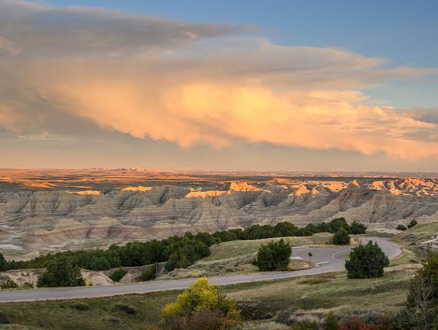 7 Places to Stay Near Badlands National Park for Nature Views, Stargazing,  and Wildlife Spotting | Condé Nast Traveler