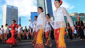 Bia merupakan alat musik tiup yang terbuat dari cangkang keong besar di laut yang dilubangi pada beberapa bagian. Tarian Sulawesi Utara Daftar 10 Nama Tarian Daerah Dari Sulawesi Utara