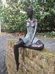 bronzen beeld voor de tuin bronzen tuinbeeld beeld in de tuin bronzen sculpturen in moderne tuin beelden voor bui beeldhouwwerk kunst sculpturen klei kunst